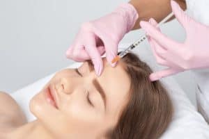 Cosmetologist makes botox procedure