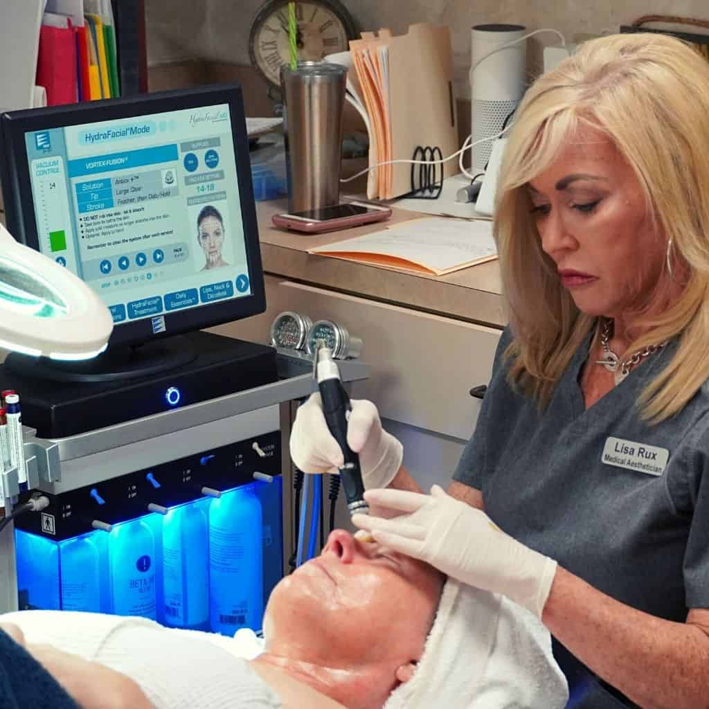 Hydrafacial treatment for Lisa Rux's customer.